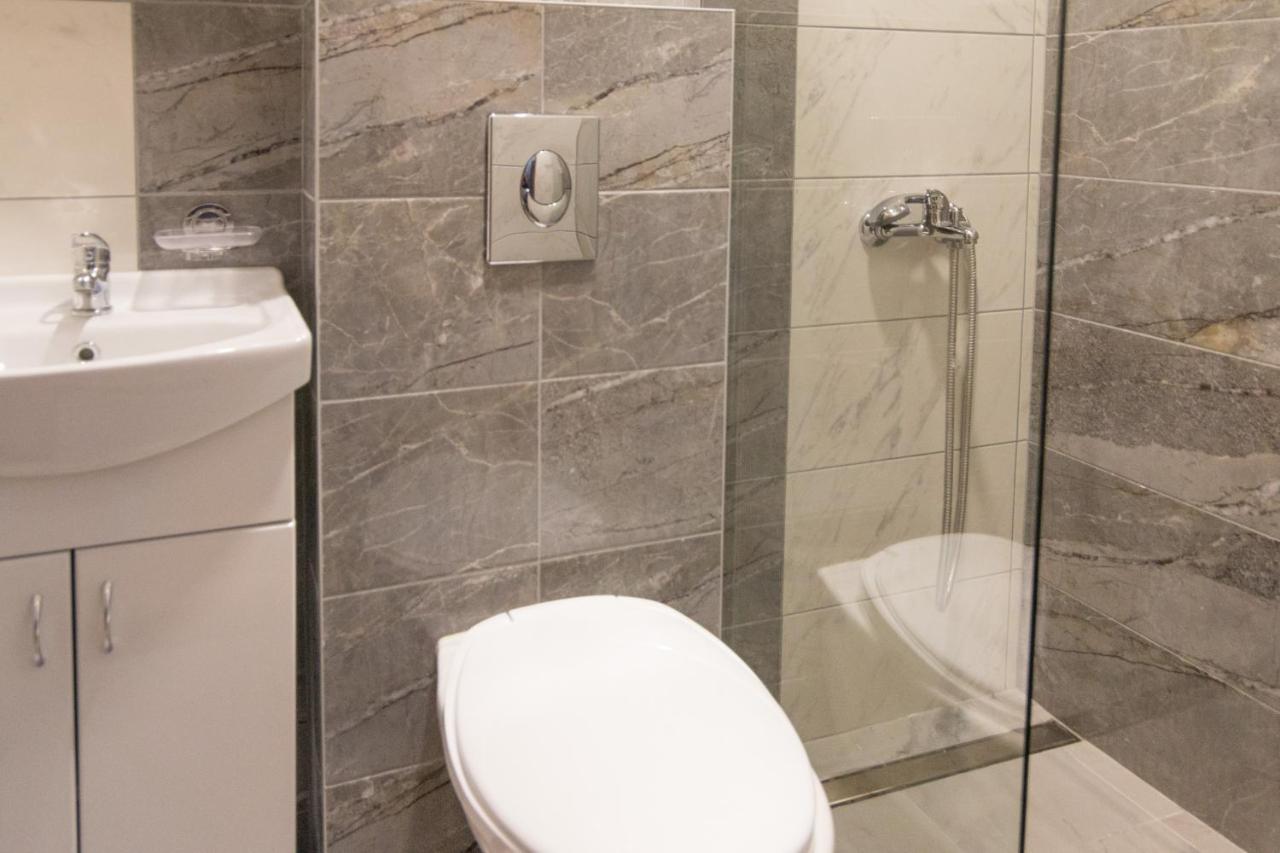 Viktorijini Konaci Aparthotel Kremna Luaran gambar