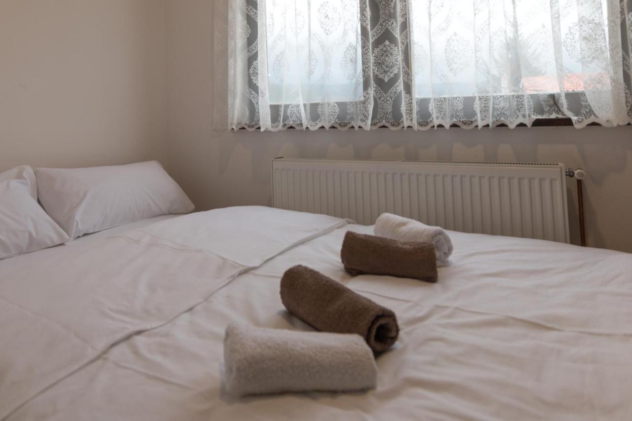Viktorijini Konaci Aparthotel Kremna Luaran gambar