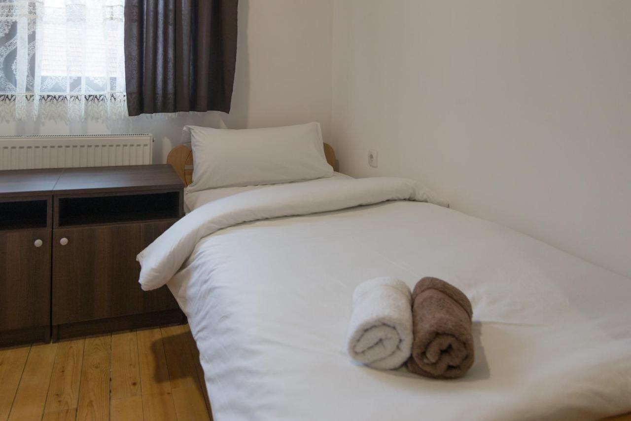 Viktorijini Konaci Aparthotel Kremna Luaran gambar