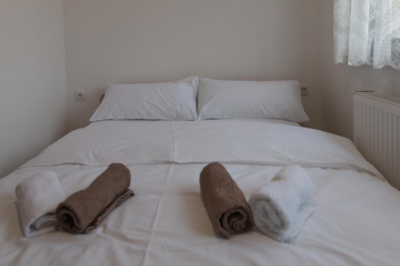 Viktorijini Konaci Aparthotel Kremna Luaran gambar