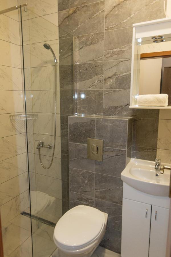 Viktorijini Konaci Aparthotel Kremna Luaran gambar
