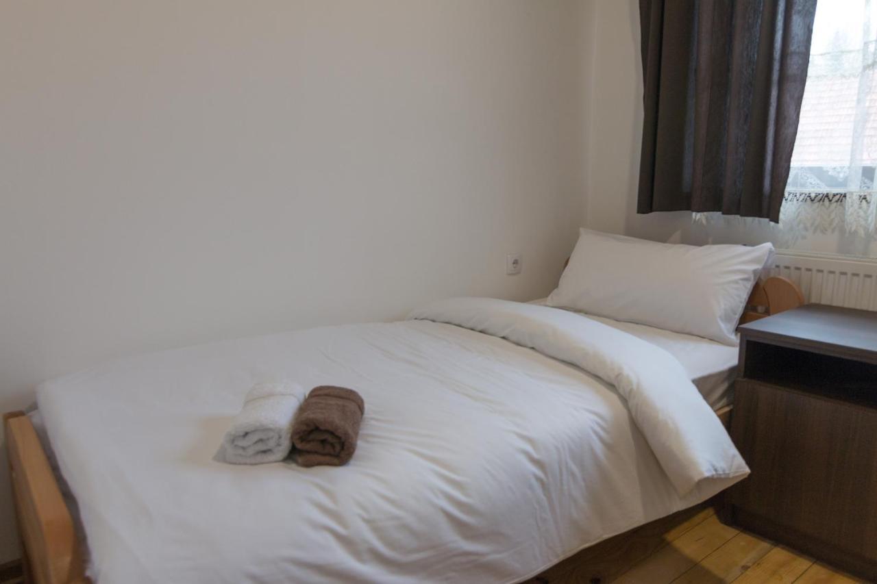 Viktorijini Konaci Aparthotel Kremna Luaran gambar