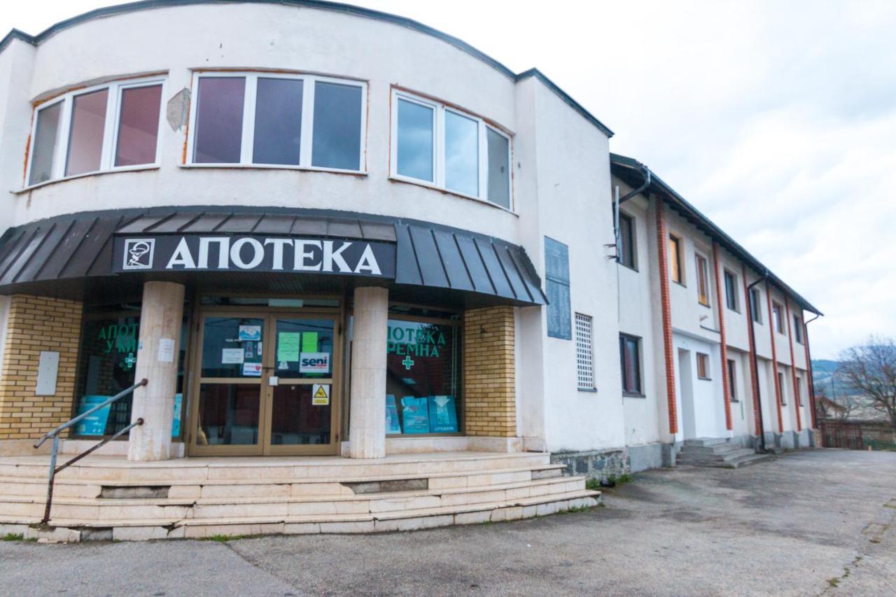 Viktorijini Konaci Aparthotel Kremna Luaran gambar