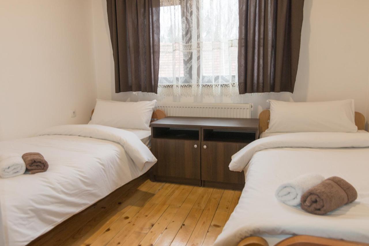Viktorijini Konaci Aparthotel Kremna Luaran gambar