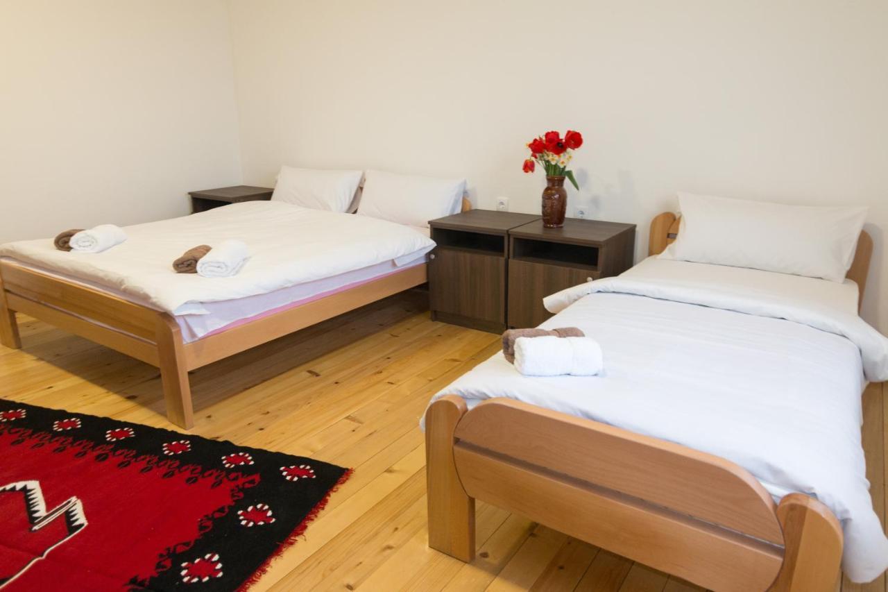 Viktorijini Konaci Aparthotel Kremna Luaran gambar