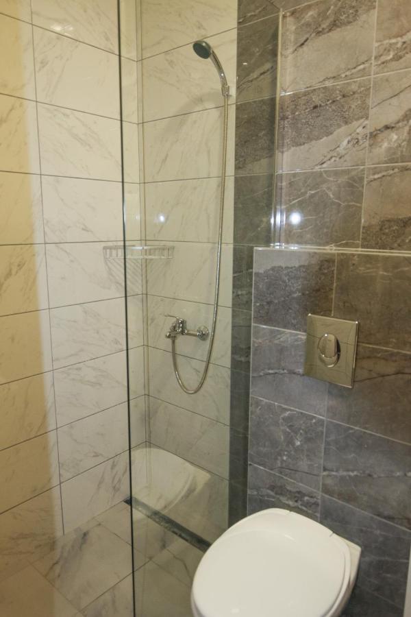 Viktorijini Konaci Aparthotel Kremna Luaran gambar