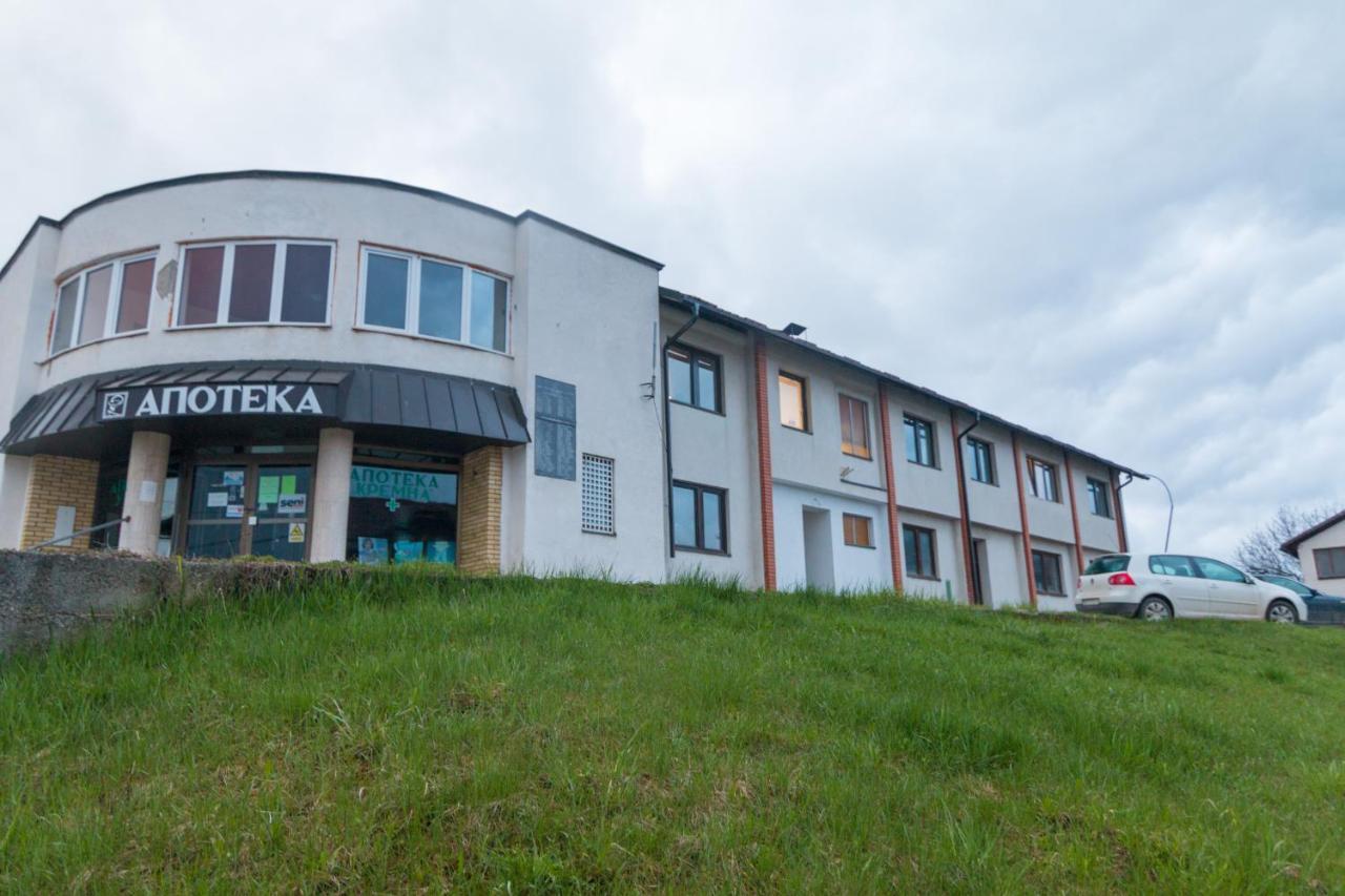 Viktorijini Konaci Aparthotel Kremna Luaran gambar