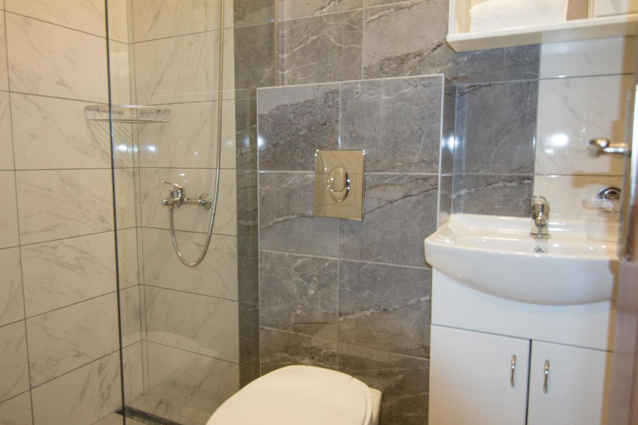 Viktorijini Konaci Aparthotel Kremna Luaran gambar