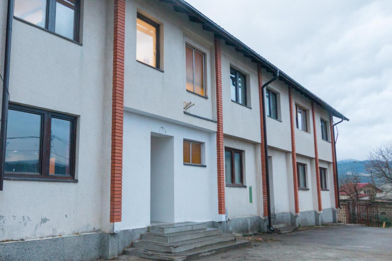 Viktorijini Konaci Aparthotel Kremna Luaran gambar